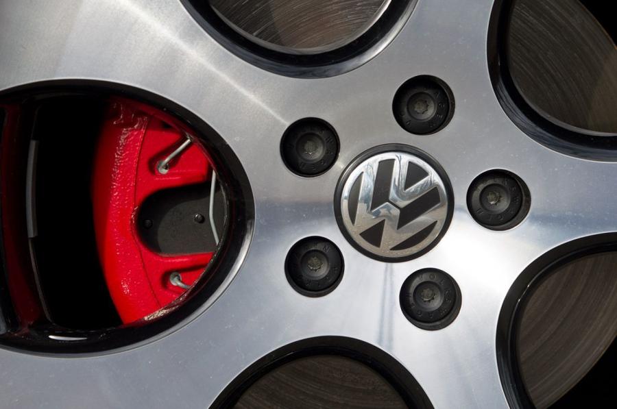  Volkswagen Golf GTi 2012 года  (фото 32 из 48)